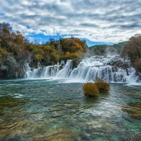 Nyaraló Mushroom House - Sleeps 4 - Pets Ok - Parking Skradin