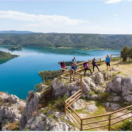 Mushroom House - Sleeps 4 - Pets Ok - Parking Vakantiehuis