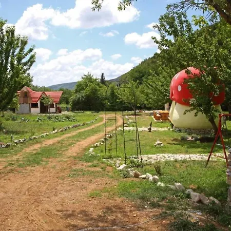Vakantiehuis Mushroom House - Sleeps 4 - Pets Ok - Parking Skradin