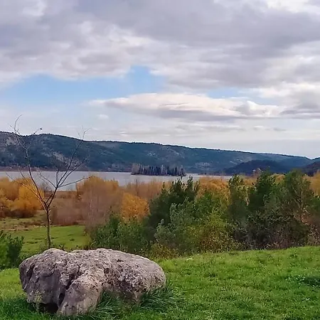 Vakantiehuis Mushroom House - Sleeps 4 - Pets Ok - Parking Skradin