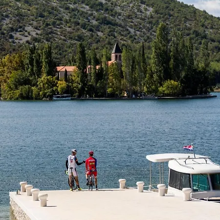 Mushroom House - Sleeps 4 - Pets Ok - Parking Skradin