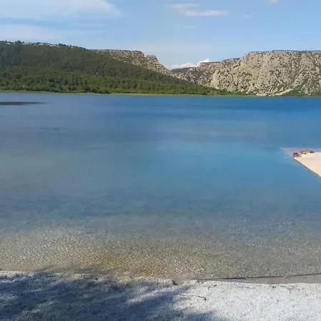 Mushroom House - Sleeps 4 - Pets Ok - Parking