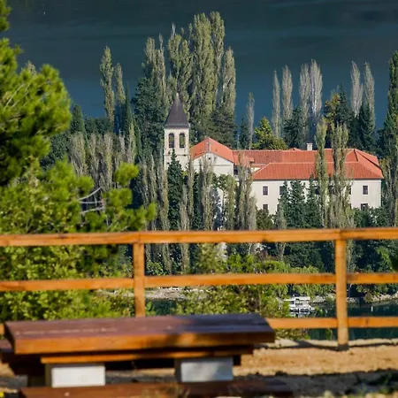 Mushroom House - Sleeps 4 - Pets Ok - Parking Skradin