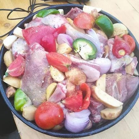 Mushroom House - Sleeps 4 - Pets Ok - Parking