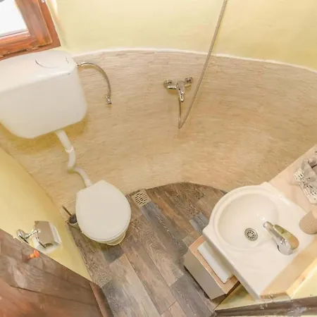 Mushroom House - Sleeps 4 - Pets Ok - Parking Nyaraló *