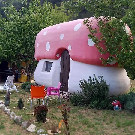 Mushroom House - Sleeps 4 - Pets Ok - Parking Skradin