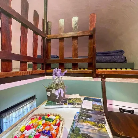 Mushroom House - Sleeps 4 - Pets Ok - Parking *