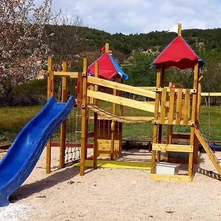 Mushroom House - Sleeps 4 - Pets Ok - Parking Vakantiehuis *