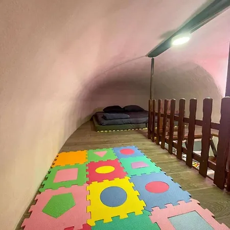 Mushroom House - Sleeps 4 - Pets Ok - Parking