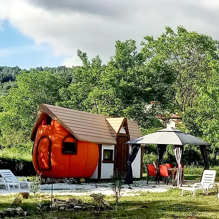 Mushroom House - Sleeps 4 - Pets Ok - Parking * 斯克拉丁