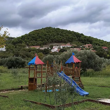 Mushroom House - Sleeps 4 - Pets Ok - Parking 度假居