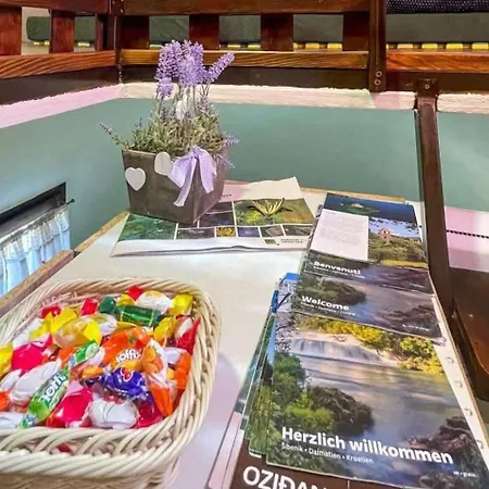 Mushroom House - Sleeps 4 - Pets Ok - Parking 度假居 斯克拉丁