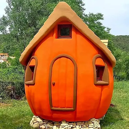 Nyaraló Mushroom House - Sleeps 4 - Pets Ok - Parking Skradin