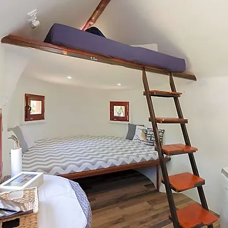 Nyaraló Mushroom House - Sleeps 4 - Pets Ok - Parking Skradin