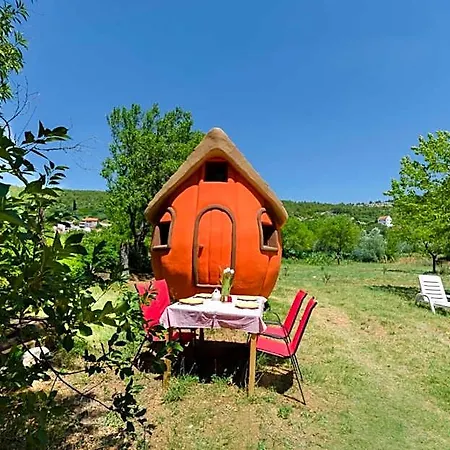 Mushroom House - Sleeps 4 - Pets Ok - Parking Nyaraló