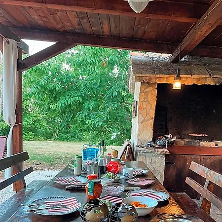 Nyaraló Mushroom House - Sleeps 4 - Pets Ok - Parking Skradin