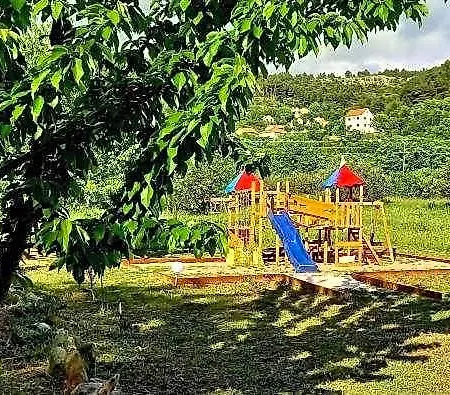 Nyaraló Mushroom House - Sleeps 4 - Pets Ok - Parking Skradin