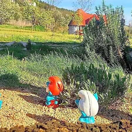 Mushroom House - Sleeps 4 - Pets Ok - Parking Nyaraló *