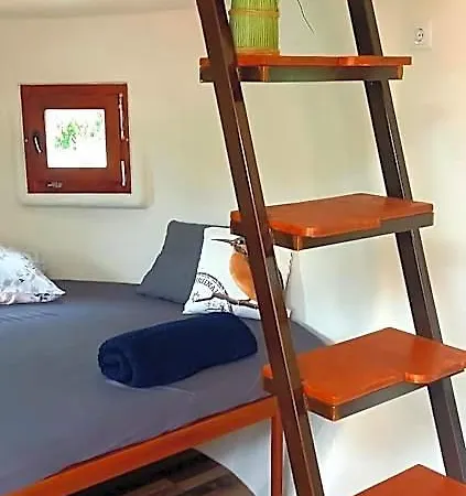 Mushroom House - Sleeps 4 - Pets Ok - Parking *