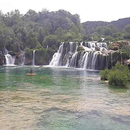 Nyaraló Mushroom House - Sleeps 4 - Pets Ok - Parking