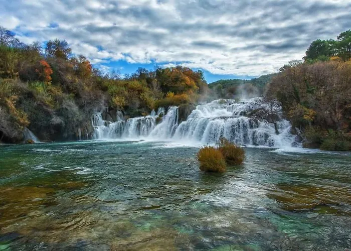 בית נופש Mushroom House - Sleeps 4 - Pets Ok - Parking סקארדין