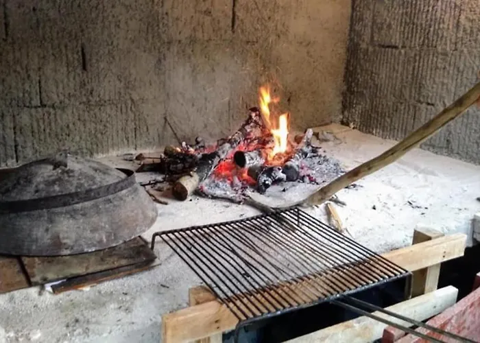 Mushroom House - Sleeps 4 - Pets Ok - Parking