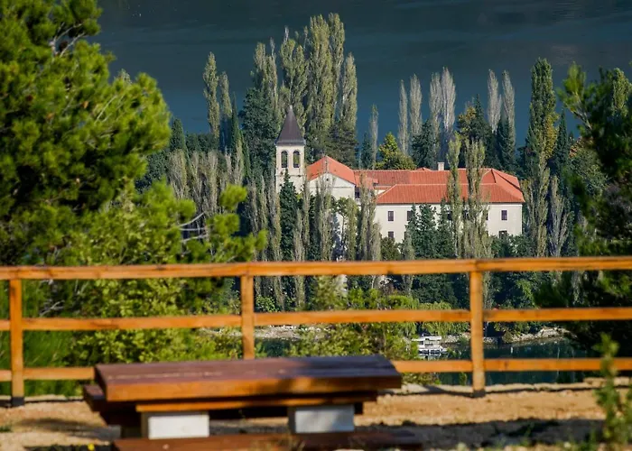 Mushroom House - Sleeps 4 - Pets Ok - Parking סקארדין