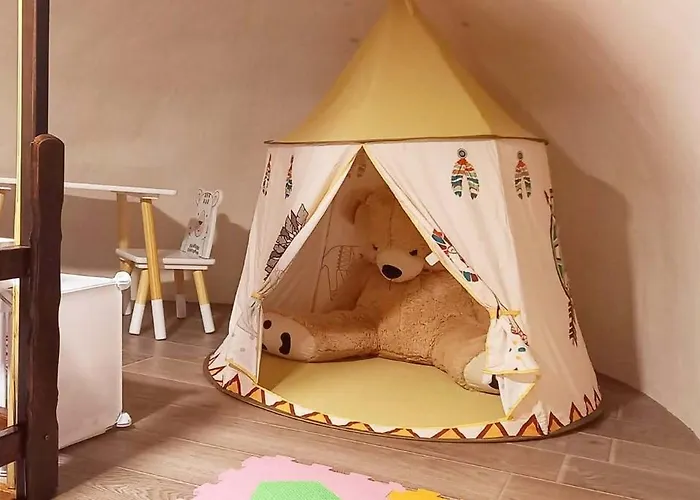 Mushroom House - Sleeps 4 - Pets Ok - Parking *