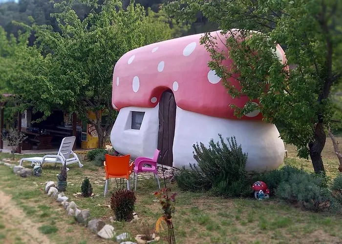 Mushroom House - Sleeps 4 - Pets Ok - Parking סקארדין