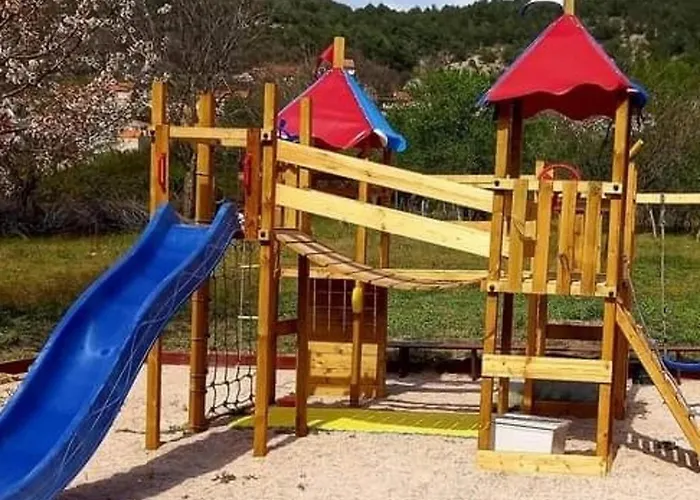 Mushroom House - Sleeps 4 - Pets Ok - Parking בית נופש *