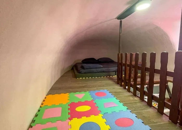 Mushroom House - Sleeps 4 - Pets Ok - Parking