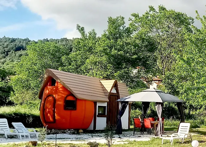 Mushroom House - Sleeps 4 - Pets Ok - Parking * סקארדין