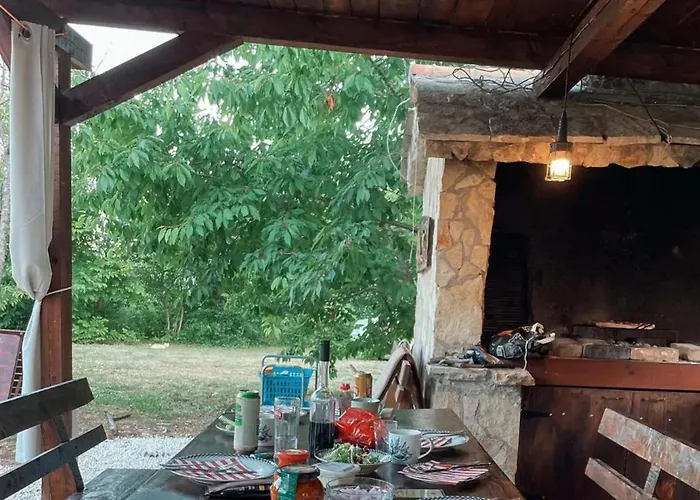 Mushroom House - Sleeps 4 - Pets Ok - Parking